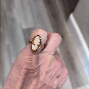 Vintage 10K Yellow Gold Cameo Ring